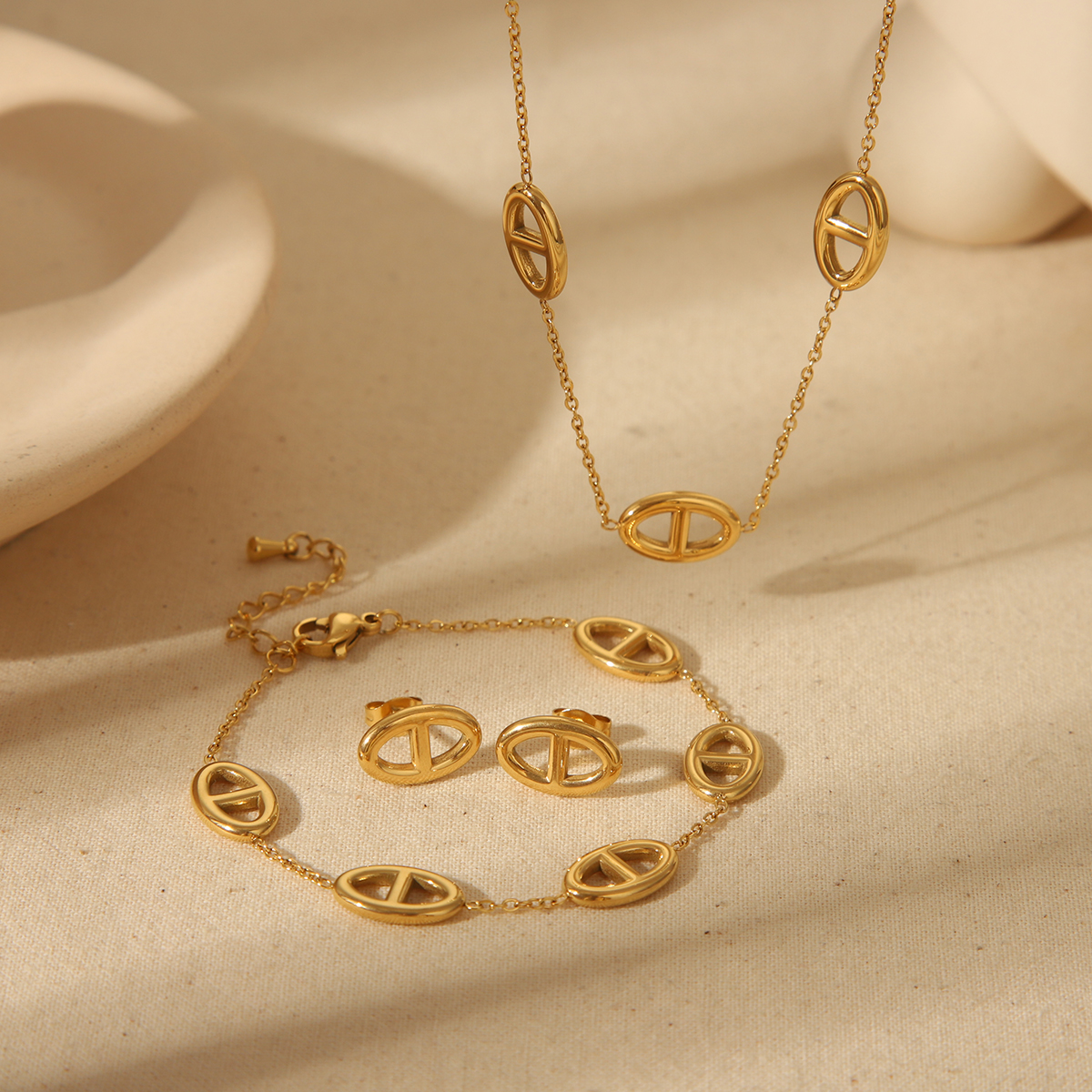 Wholesale Jewelry Casual Simple Style Pig Nose Solid Color 304 Stainless Steel 18K Gold Plated Bracelets Jewelry Set
