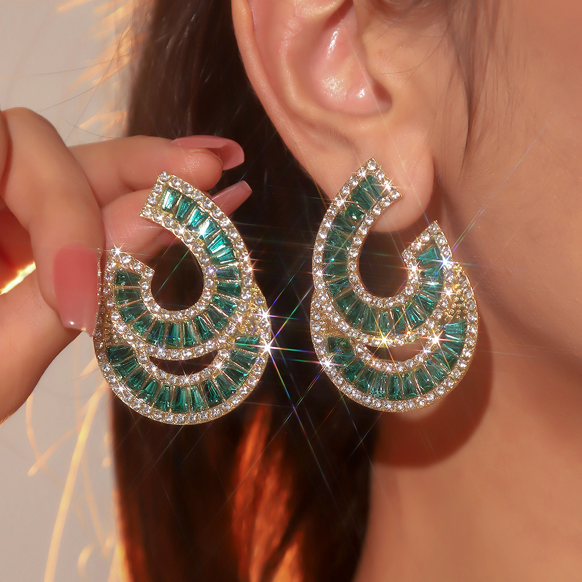 1 Pair Elegant Geometric Color Block Inlay Zinc Alloy Rhinestones Zircon Electroplating Golden Plated Women's Drop Earrings